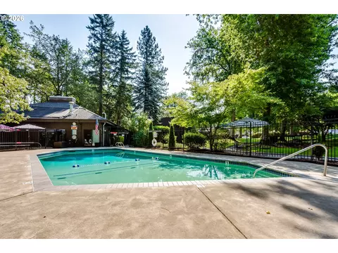 Exterior - 127 Westbrook Way, Eugene, OR 97405 photo 10 of 11