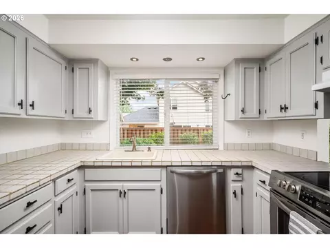 391 SW Nancy Ave, Gresham, OR 97030 photo 14