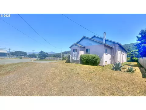 33043 Nesika Rd, Gold Beach, OR 97444