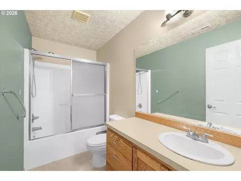 Bath - 21804 SE Shade Tree Ln, Sandy, OR 97055 photo 3 of 3