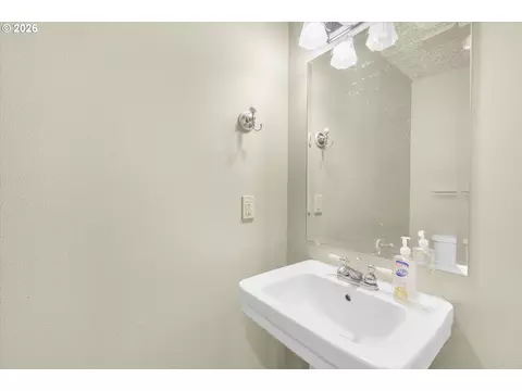 Bath - 21804 SE Shade Tree Ln, Sandy, OR 97055 photo 1 of 3