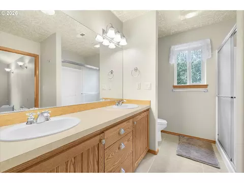 Bath - 21804 SE Shade Tree Ln, Sandy, OR 97055 photo 2 of 3