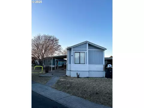 1030 SW 11th St #94, Hermiston, OR 97838