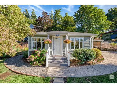 716 4th Ave, Oregon City, OR 97045