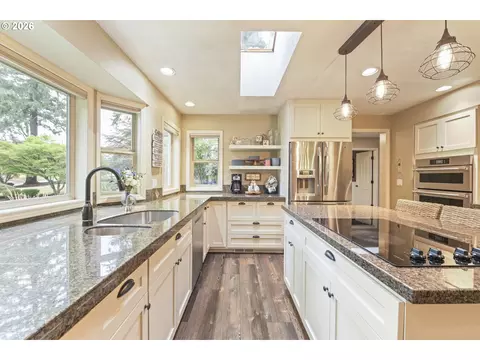 Kitchen - 28660 SE K W Anderson Rd, Gresham, OR 97080 photo 4 of 5