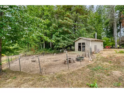 Exterior - 28660 SE K W Anderson Rd, Gresham, OR 97080 photo 8 of 10