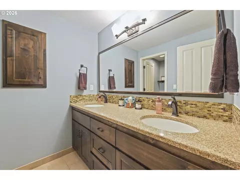Bath - 28660 SE K W Anderson Rd, Gresham, OR 97080 photo 4 of 5