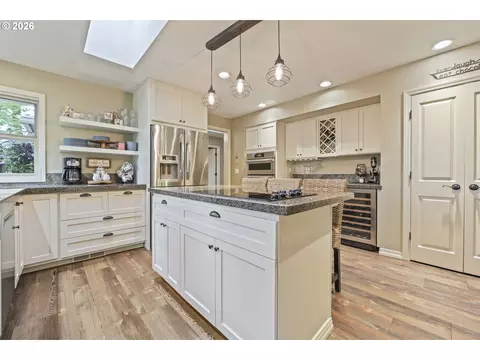Kitchen - 28660 SE K W Anderson Rd, Gresham, OR 97080 photo 3 of 5