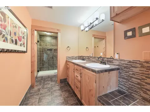 Bath - 28660 SE K W Anderson Rd, Gresham, OR 97080 photo 5 of 5