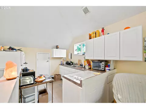 Kitchen - 1205 Taylor St, Eugene, OR 97402 photo 10 of 10