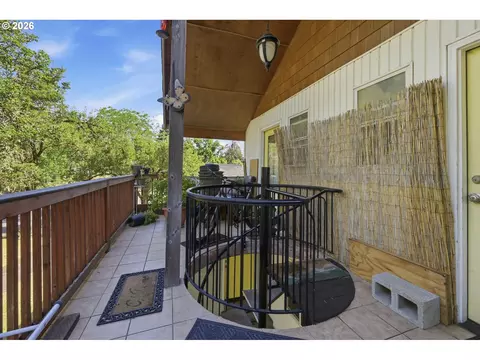 Exterior - 1205 Taylor St, Eugene, OR 97402 photo 4 of 8