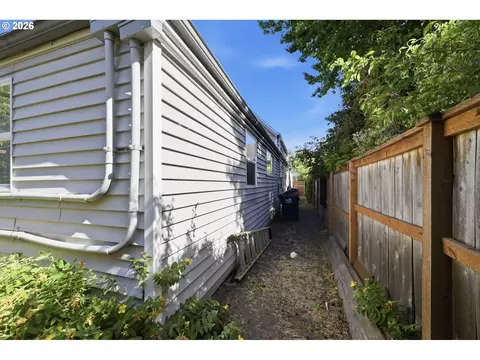 Exterior - 1205 Taylor St, Eugene, OR 97402 photo 7 of 8