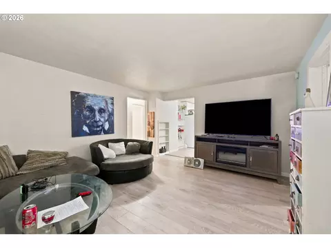 Living - 1205 Taylor St, Eugene, OR 97402 photo 1 of 4