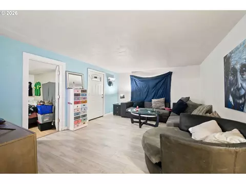 Living - 1205 Taylor St, Eugene, OR 97402 photo 2 of 4