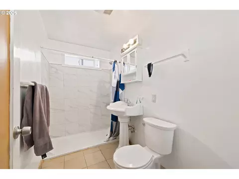 Bath - 1205 Taylor St, Eugene, OR 97402 photo 2 of 3