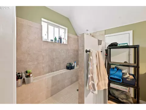 Bath - 1205 Taylor St, Eugene, OR 97402 photo 3 of 3