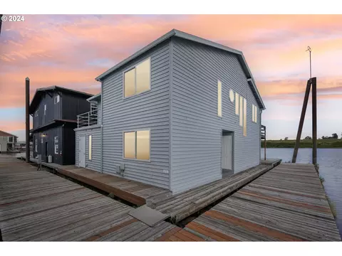 34321 Johnsons Landing Rd #B6, Scappoose, OR 97056