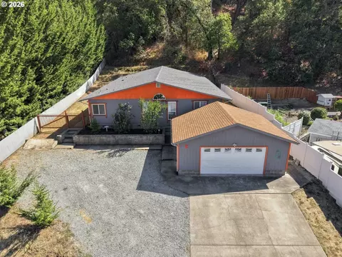 224 Aker Dr, Myrtle Creek, OR 97457