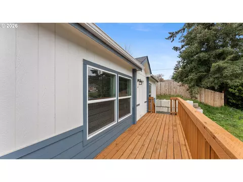 380 E 6th St, Coquille, OR 97423