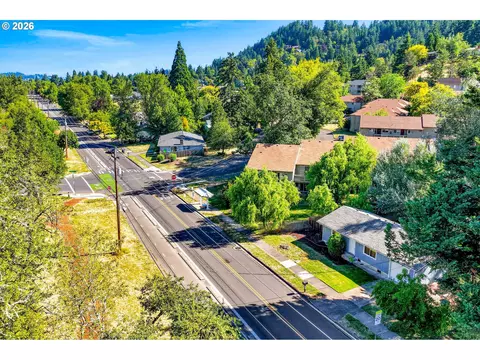 4095 E Amazon Dr E, Eugene, OR 97405 photo 30