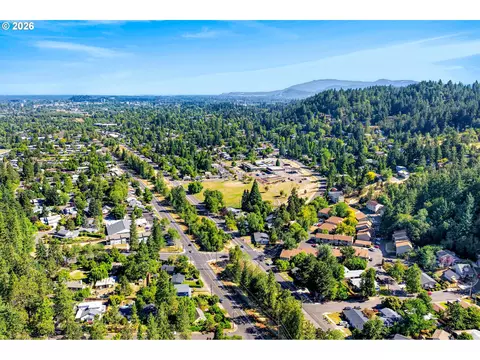 4095 E Amazon Dr E, Eugene, OR 97405 photo 36