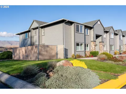 240 Lone Pine Ln #2, The Dalles, OR 97058