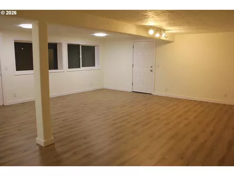 Living - 31616 SE Pipeline Rd, Gresham, OR 97080 photo 6 of 10