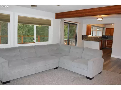 Living - 31616 SE Pipeline Rd, Gresham, OR 97080 photo 5 of 10