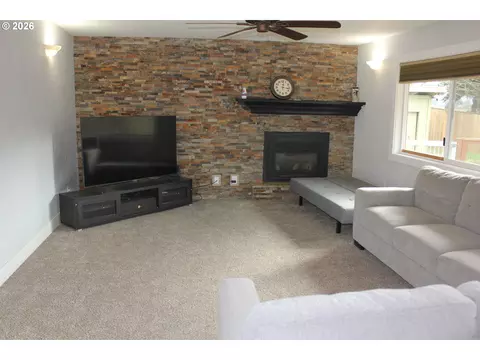 Living - 31616 SE Pipeline Rd, Gresham, OR 97080 photo 3 of 10