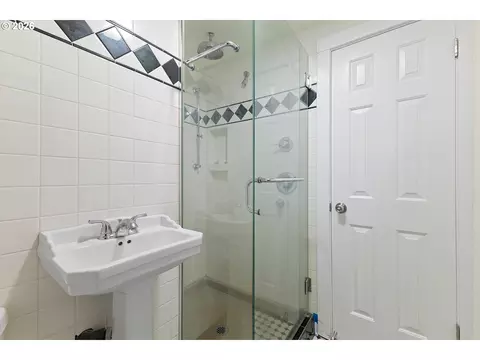 Bath - 31616 SE Pipeline Rd, Gresham, OR 97080 photo 4 of 4