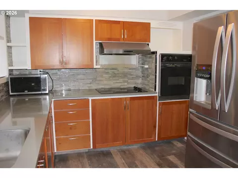 Kitchen - 31616 SE Pipeline Rd, Gresham, OR 97080 photo 3 of 3