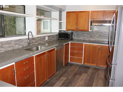 Kitchen - 31616 SE Pipeline Rd, Gresham, OR 97080 photo 2 of 3
