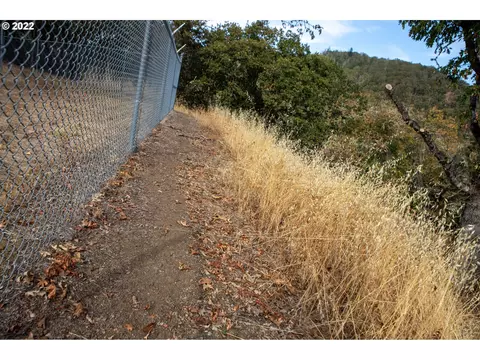0 North Ct, Riddle, OR 97469 photo 5