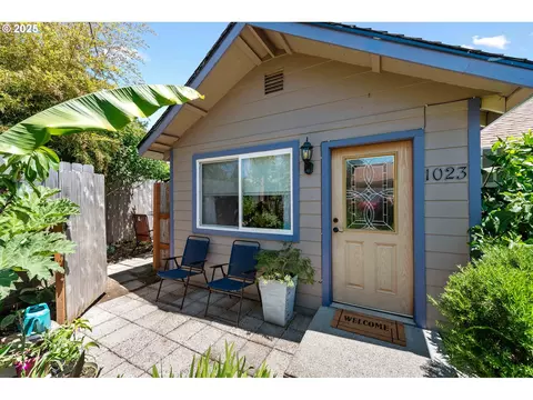1023 18th St, Myrtle Point, OR 97458