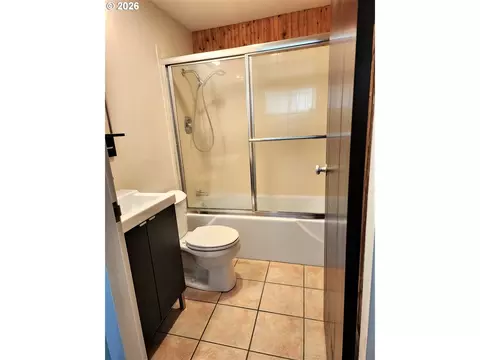 Bath - 1313 Lincoln St, Eugene, OR 97401 photo 1 of 2