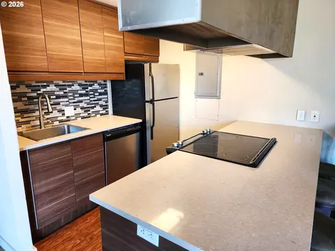 Kitchen - 1313 Lincoln St, Eugene, OR 97401 photo 1 of 2