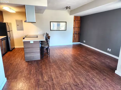 Living - 1313 Lincoln St, Eugene, OR 97401 photo 2 of 2