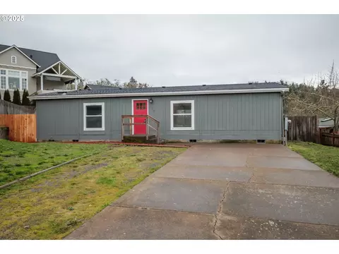 516 Carol St, Lowell, OR 97452