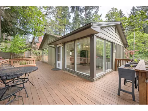 Exterior - 1355 Paige Ave, Eugene, OR 97405 photo 6 of 13