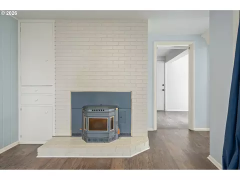 Living - 1355 Paige Ave, Eugene, OR 97405 photo 6 of 6