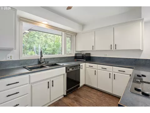 Kitchen - 1355 Paige Ave, Eugene, OR 97405 photo 3 of 5