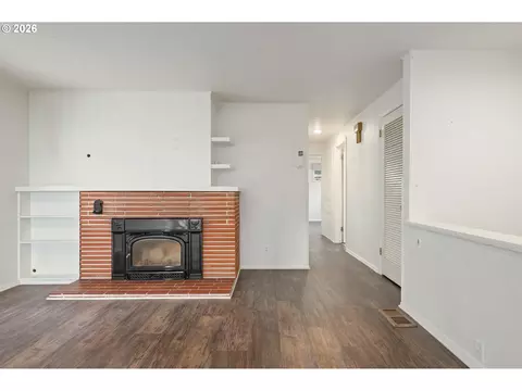 Living - 1355 Paige Ave, Eugene, OR 97405 photo 3 of 6