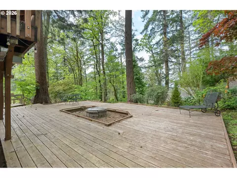 Exterior - 1355 Paige Ave, Eugene, OR 97405 photo 8 of 13