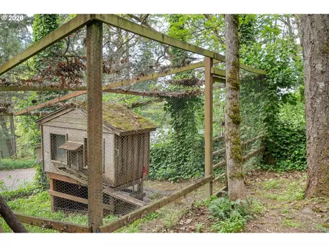 Exterior - 1355 Paige Ave, Eugene, OR 97405 photo 11 of 13