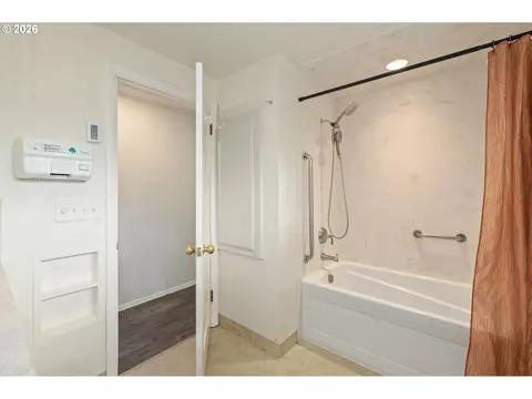 Bath - 1355 Paige Ave, Eugene, OR 97405 photo 2 of 4