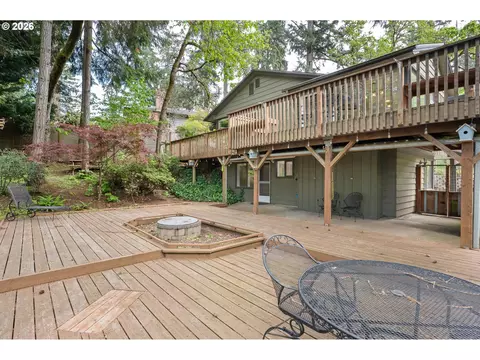 Exterior - 1355 Paige Ave, Eugene, OR 97405 photo 9 of 13