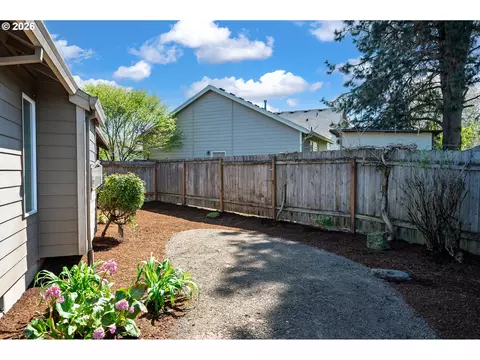 Exterior - 718 Trinity Ct, Molalla, OR 97038 photo 8 of 12