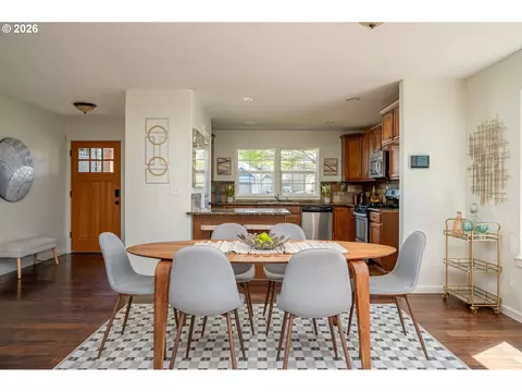 Dining - 718 Trinity Ct, Molalla, OR 97038 photo 5 of 5