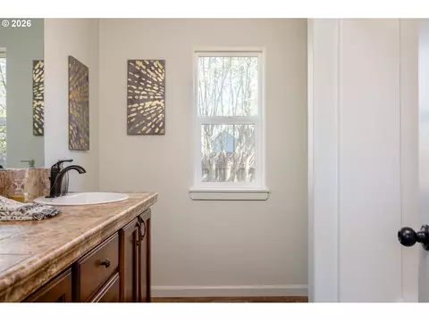 Bath - 718 Trinity Ct, Molalla, OR 97038 photo 2 of 3