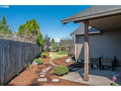Exterior - 718 Trinity Ct, Molalla, OR 97038 photo 6 of 12